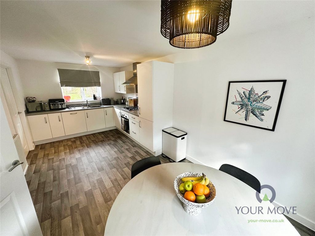 Property photo 3 of 19 Kitchen/Dining Room