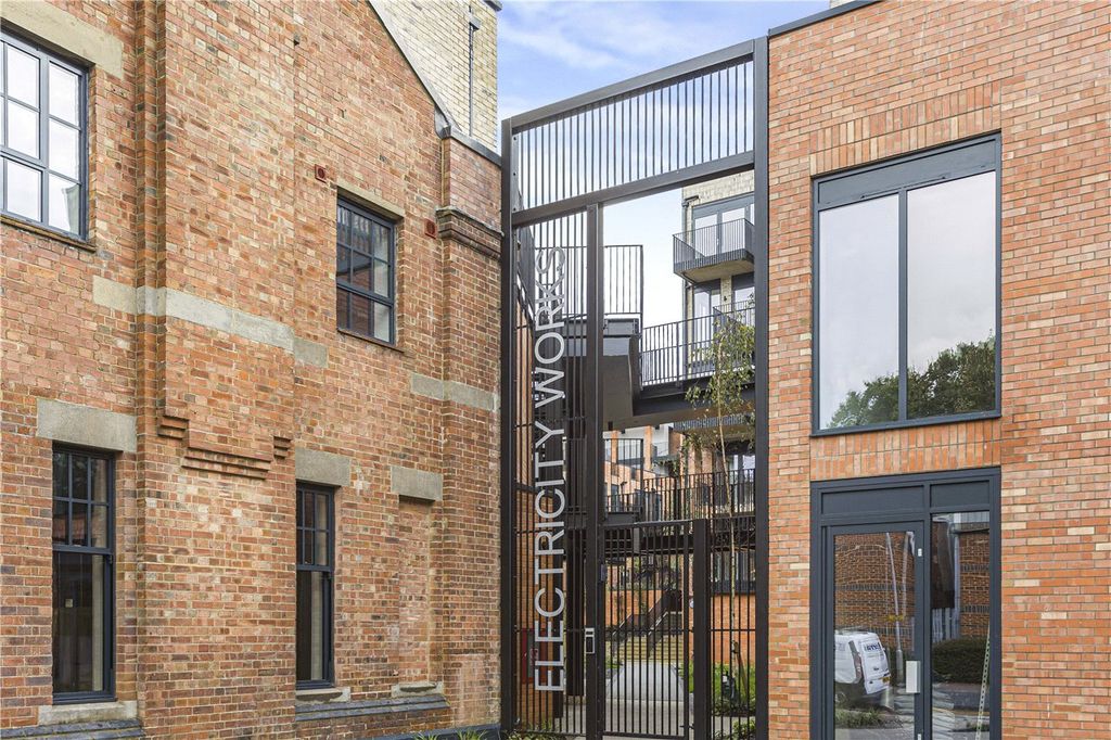 Property photo 1 of 8 External