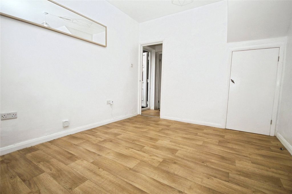 Property photo 3 of 10 Living Room