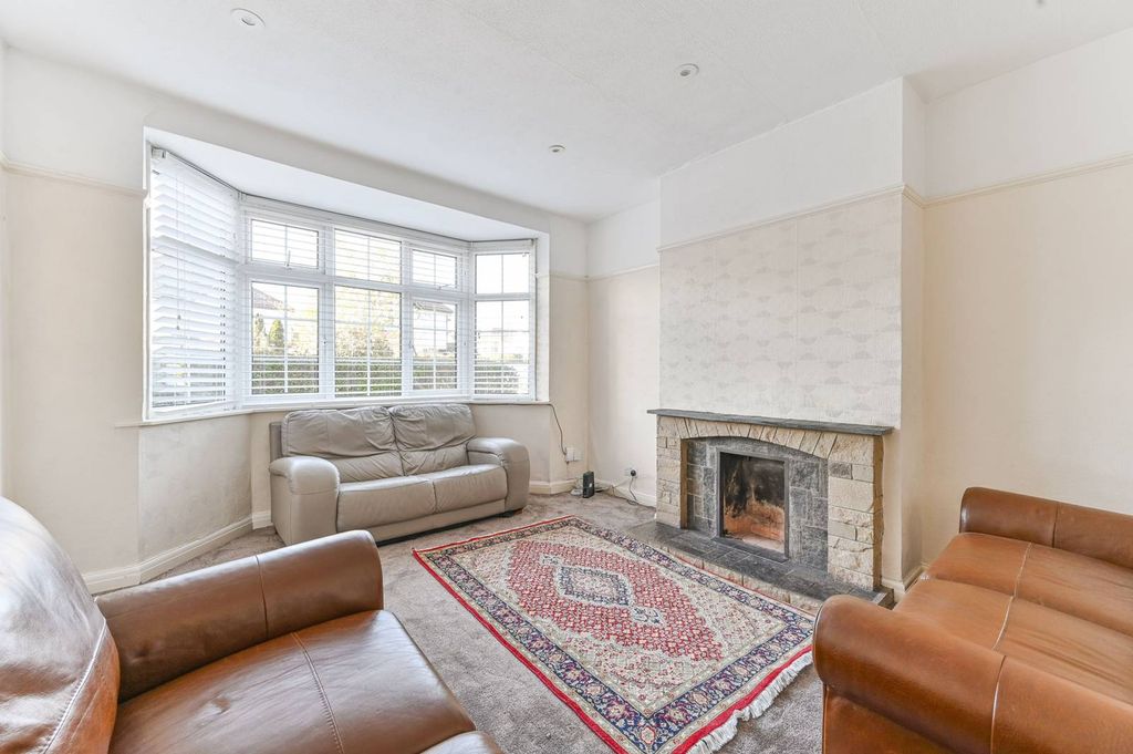 Property photo 2 of 18