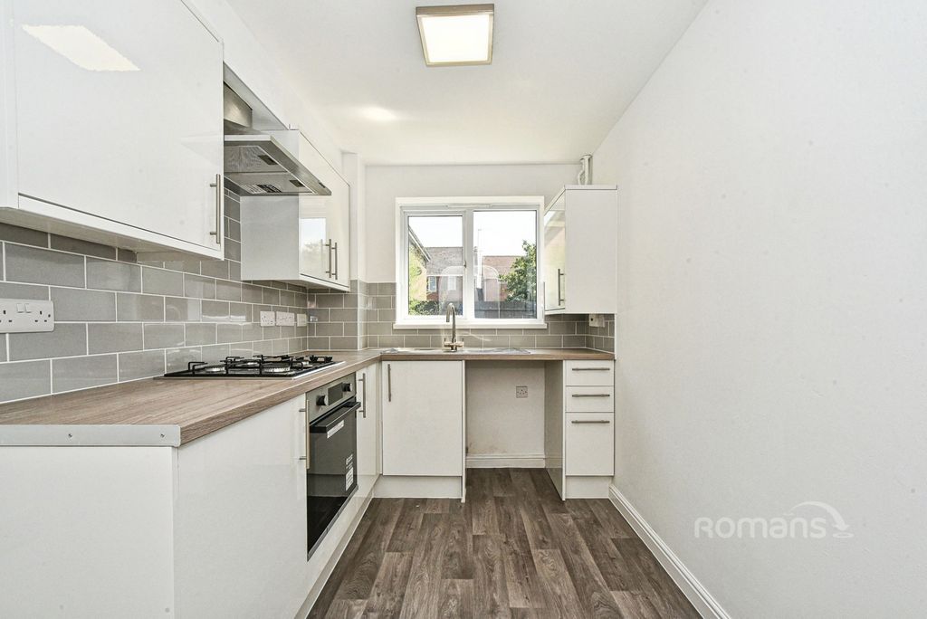 Property photo 2 of 11 Kitchen