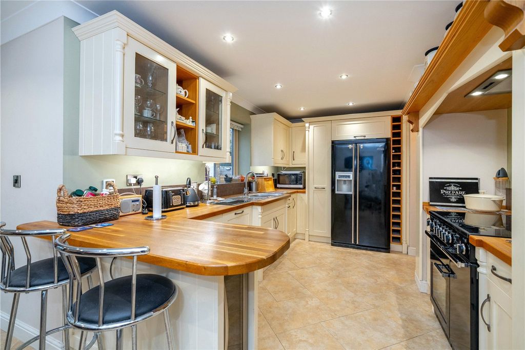 Property photo 3 of 17 Picture No. 10