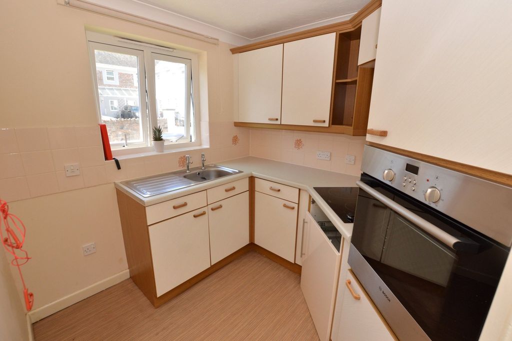 Property photo 2 of 8 Kitchen