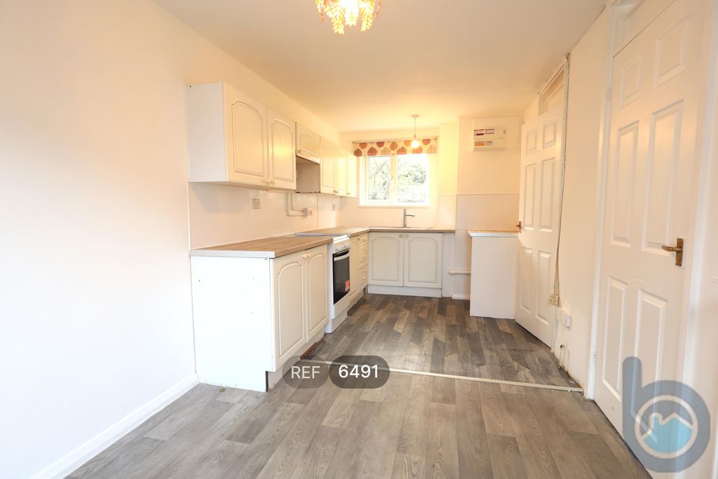 Property photo 3 of 18 Kitchen / Diner