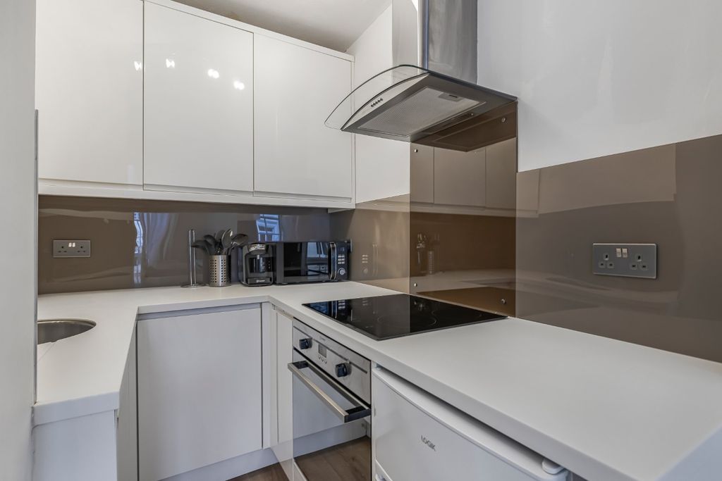 Property photo 2 of 12 Picture No. 14