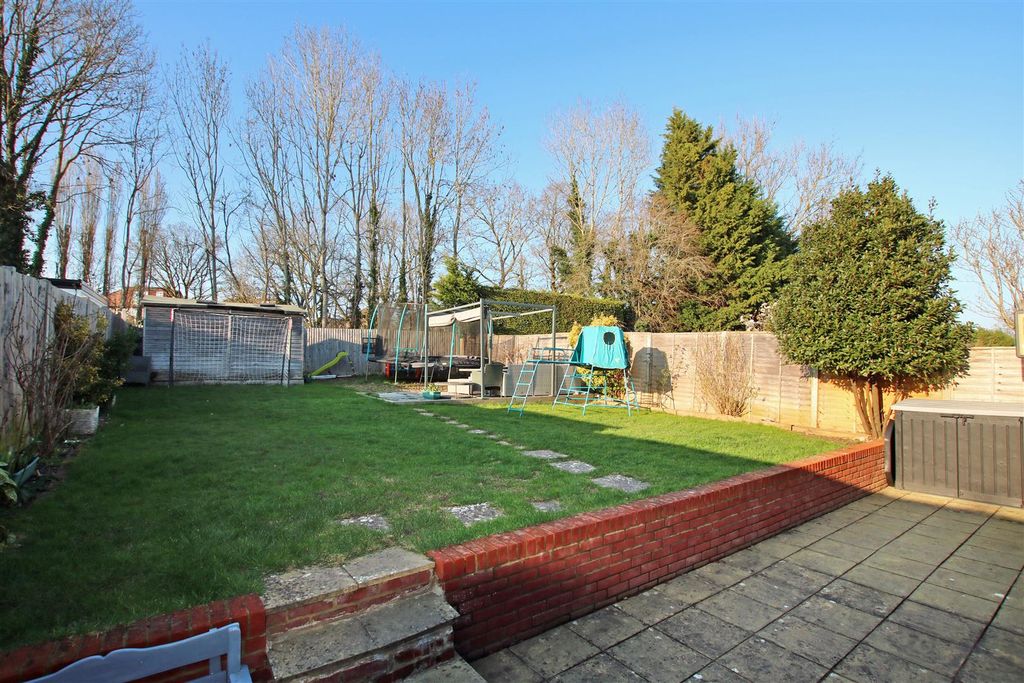 Property photo 2 of 19 Tm Gdn 2d.Jpg