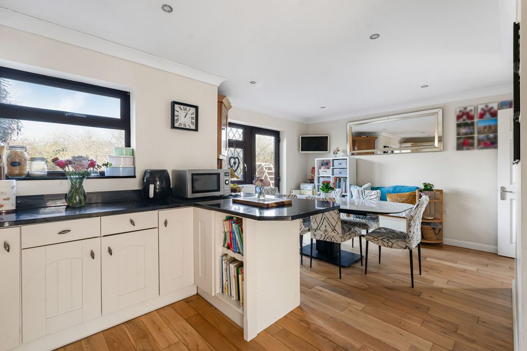 Property photo 3 of 30 28_74217.Jpg