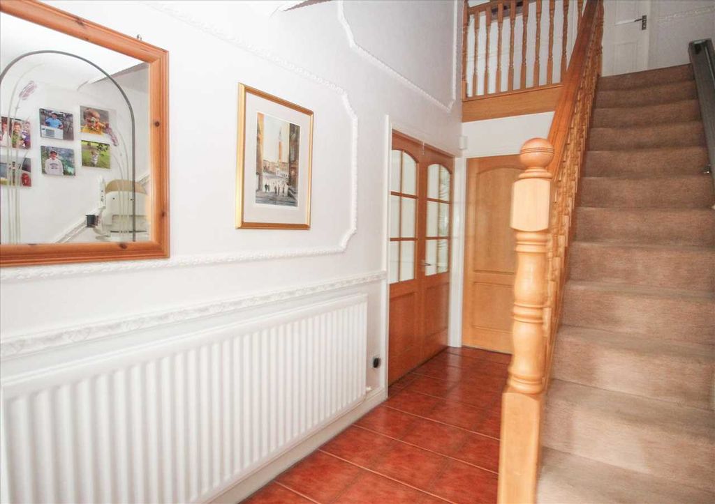Property photo 2 of 20 Entrance Hall