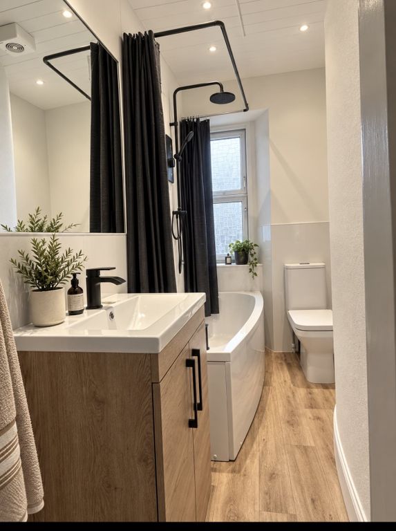 Property photo 1 of 6 Bathroom