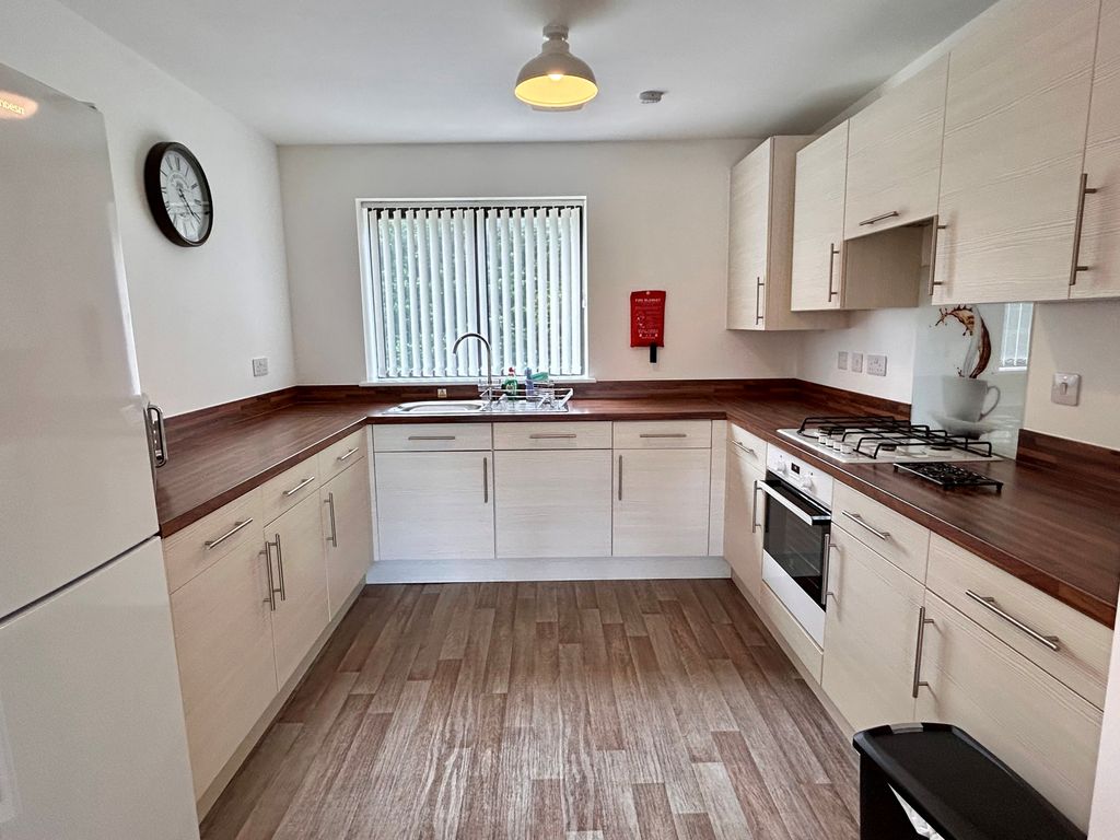 Property photo 1 of 12 2 Bed Flat To Rent Sir Harry Secombe Ct, Swansea Sa1