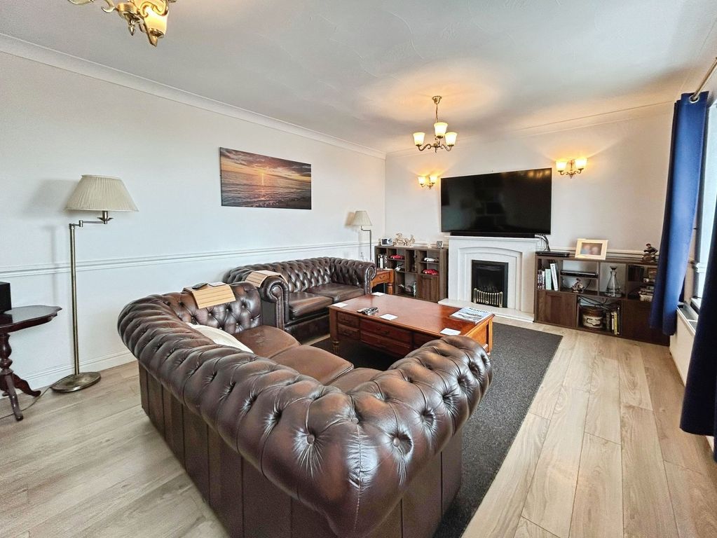 Property photo 2 of 27