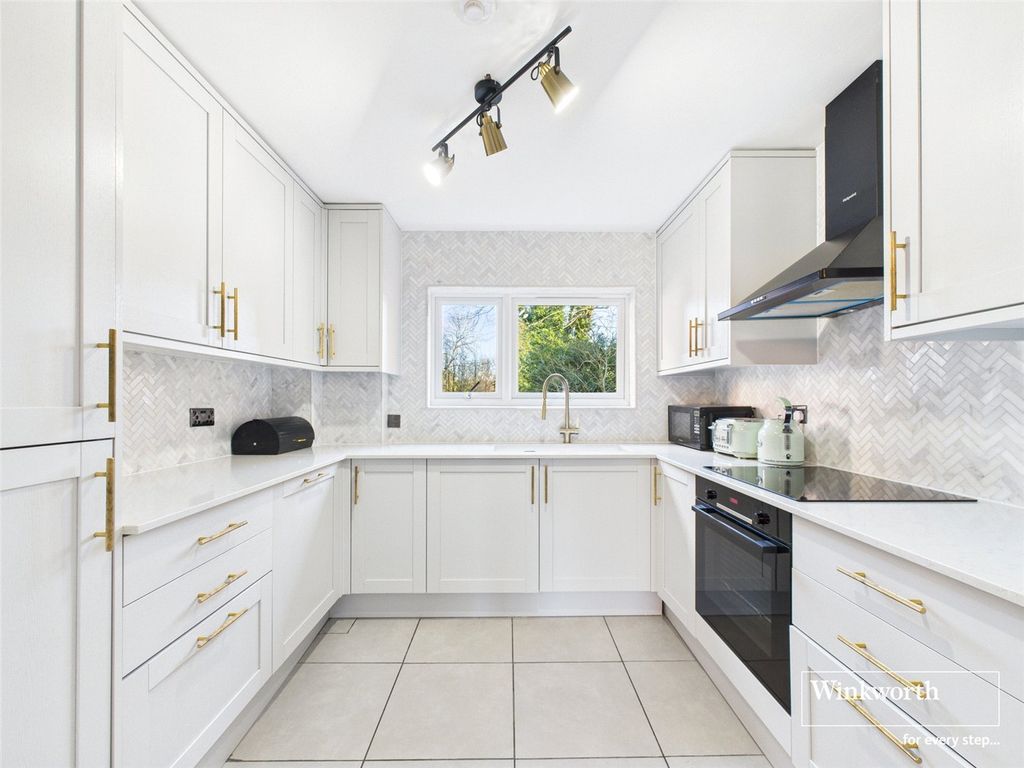 Property photo 3 of 14 Seperate Kitchen