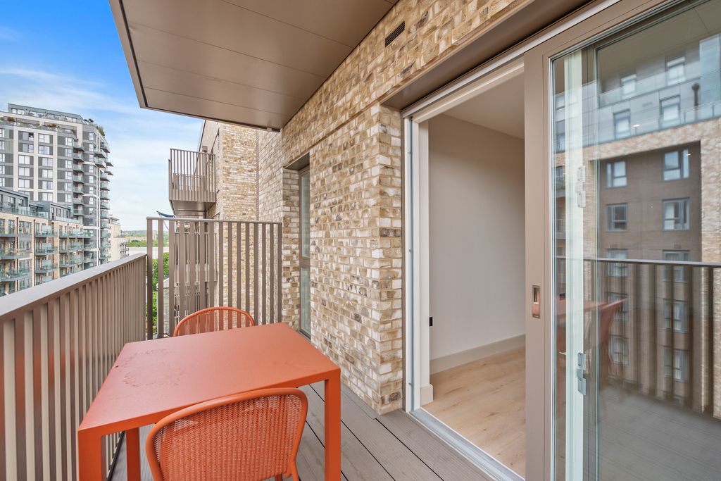 Property photo 2 of 31