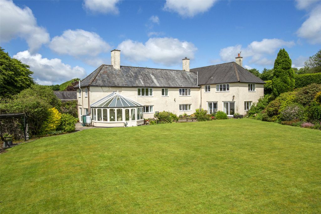 Property photo 1 of 53 Picture No. 12