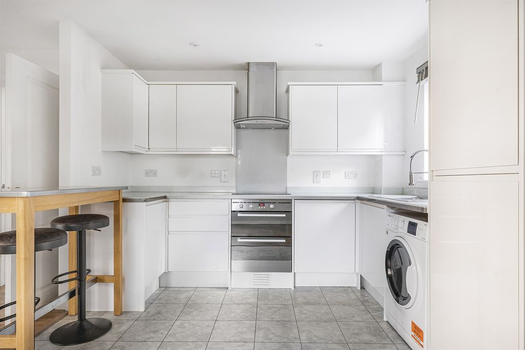 Property photo 2 of 9 Kitchen
