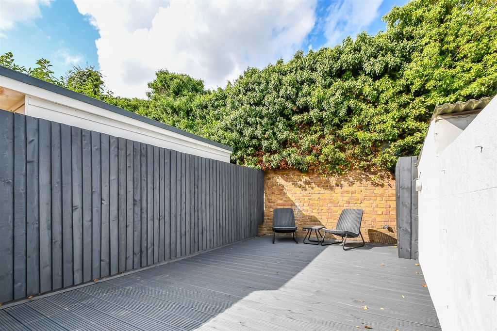 Property photo 3 of 17