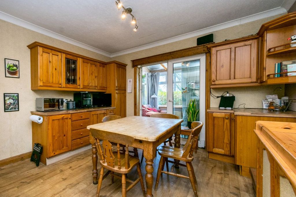 Property photo 3 of 32