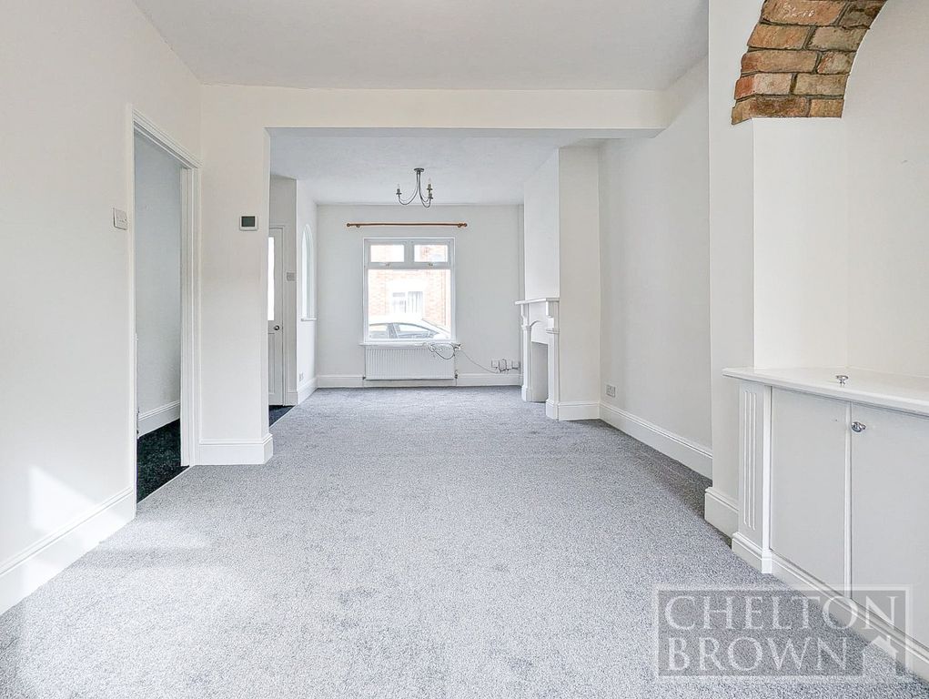 Property photo 3 of 31 Living/Dining Room