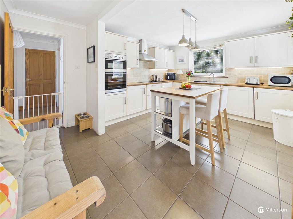 Property photo 3 of 26 Kitchen/Breakfast Room