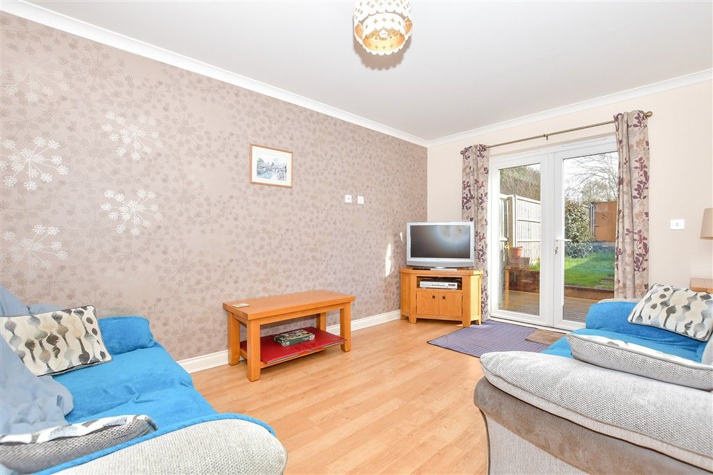 Property photo 3 of 11 Lounge