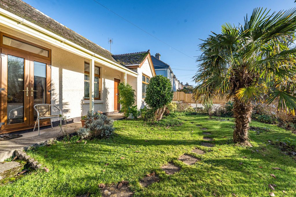 Property photo 2 of 35