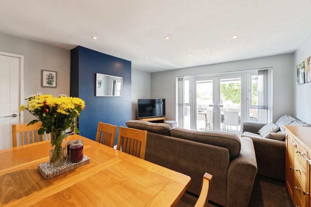 Property photo 3 of 19 Pbox-Img.Jpg