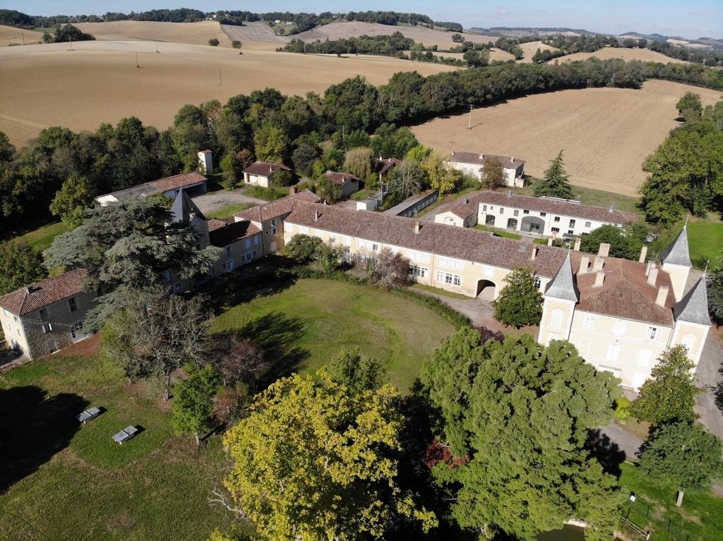 Property photo 1 of 30 A Historic Château Estate With Exceptional Potential