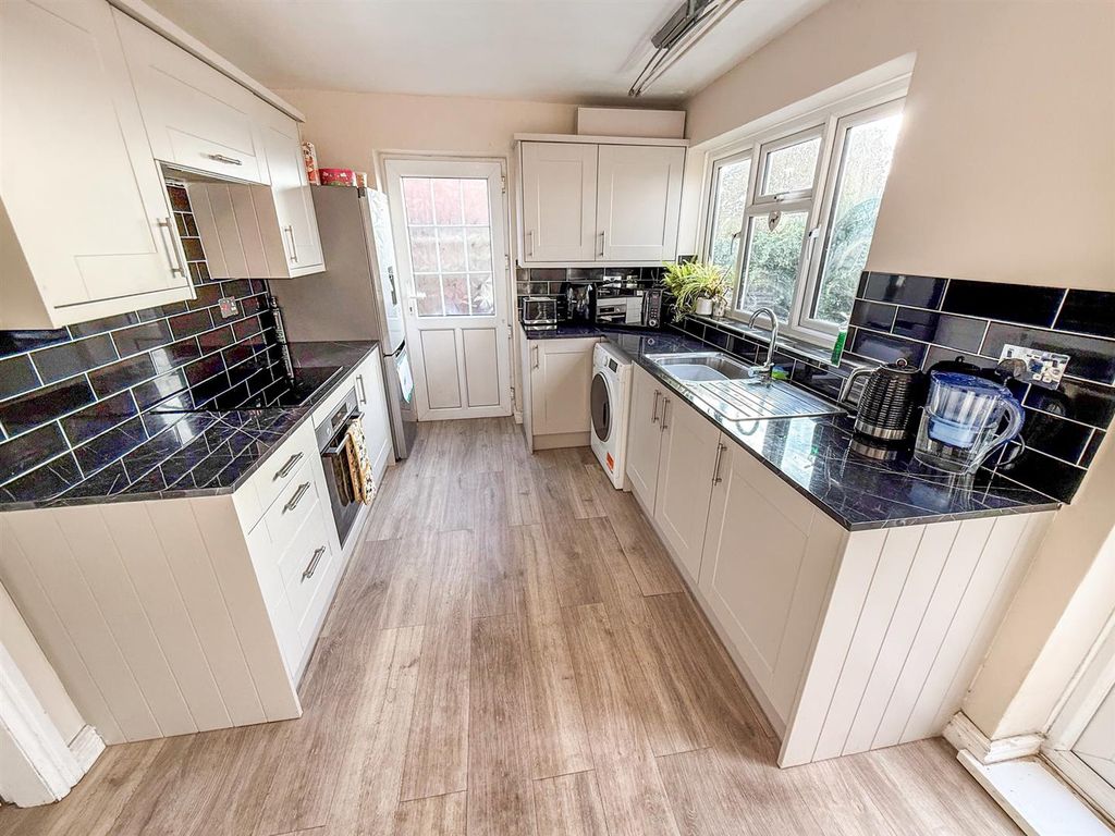 Property photo 3 of 13 Kitchen/Dining Room