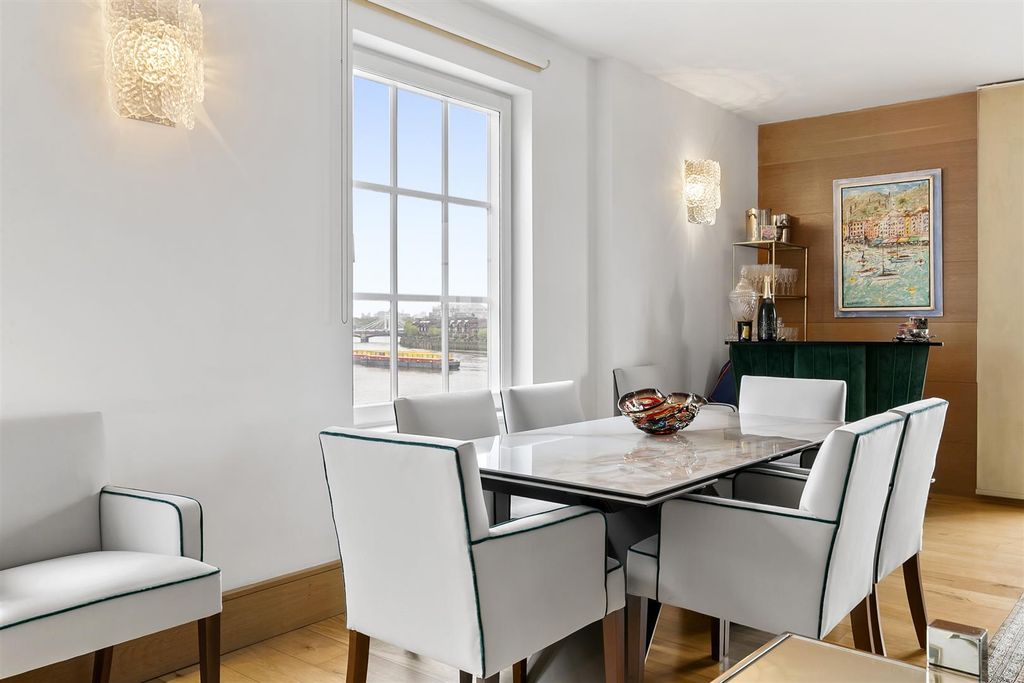 Property photo 3 of 14 Dining Room