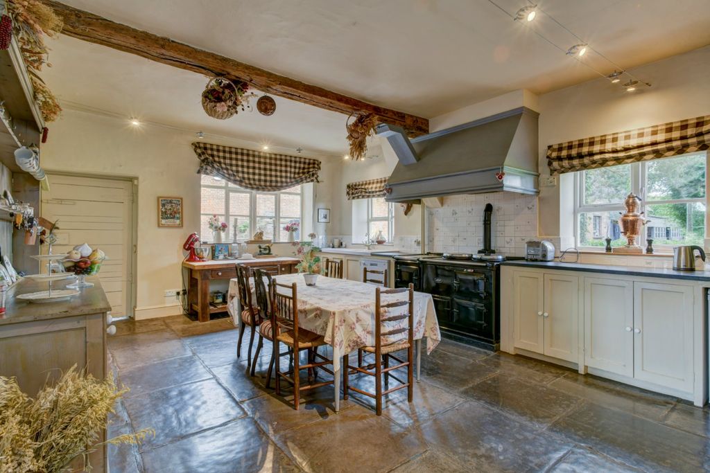 Property photo 3 of 31 Picture No. 84