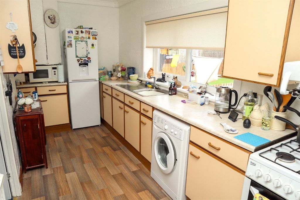 Property photo 3 of 14 Kitchen