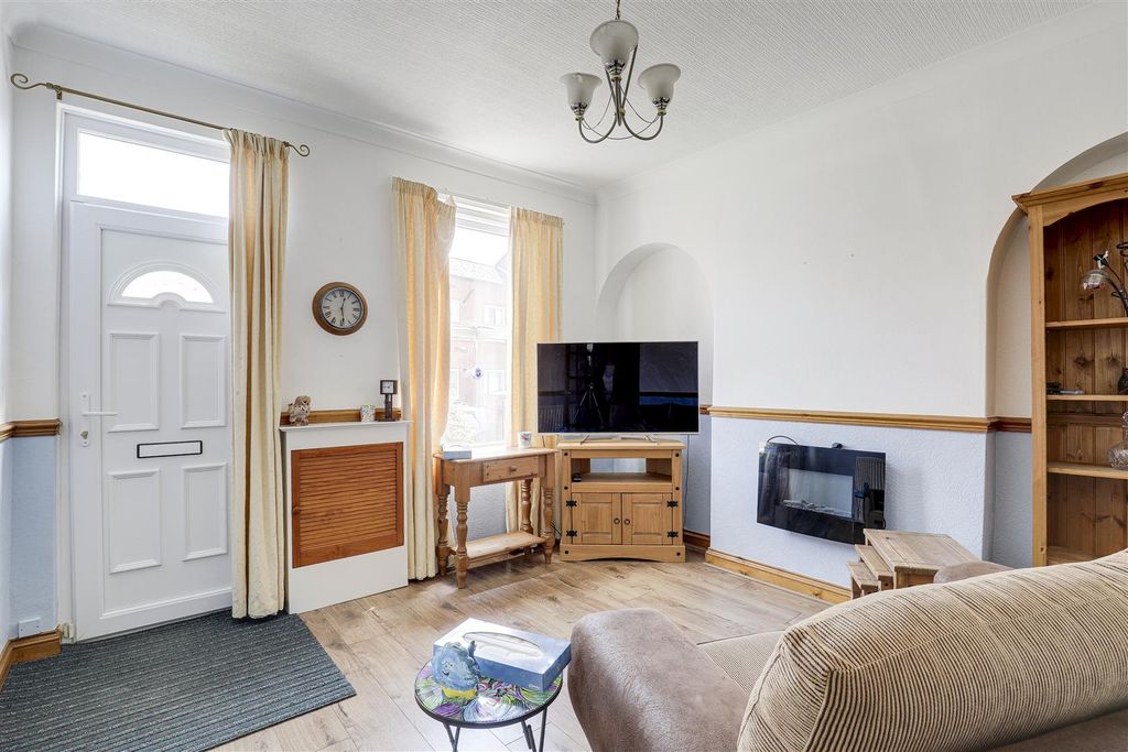 Property photo 2 of 16 372.Jpg