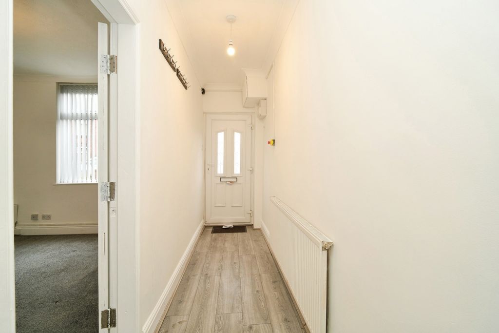 Property photo 2 of 18 Hallway