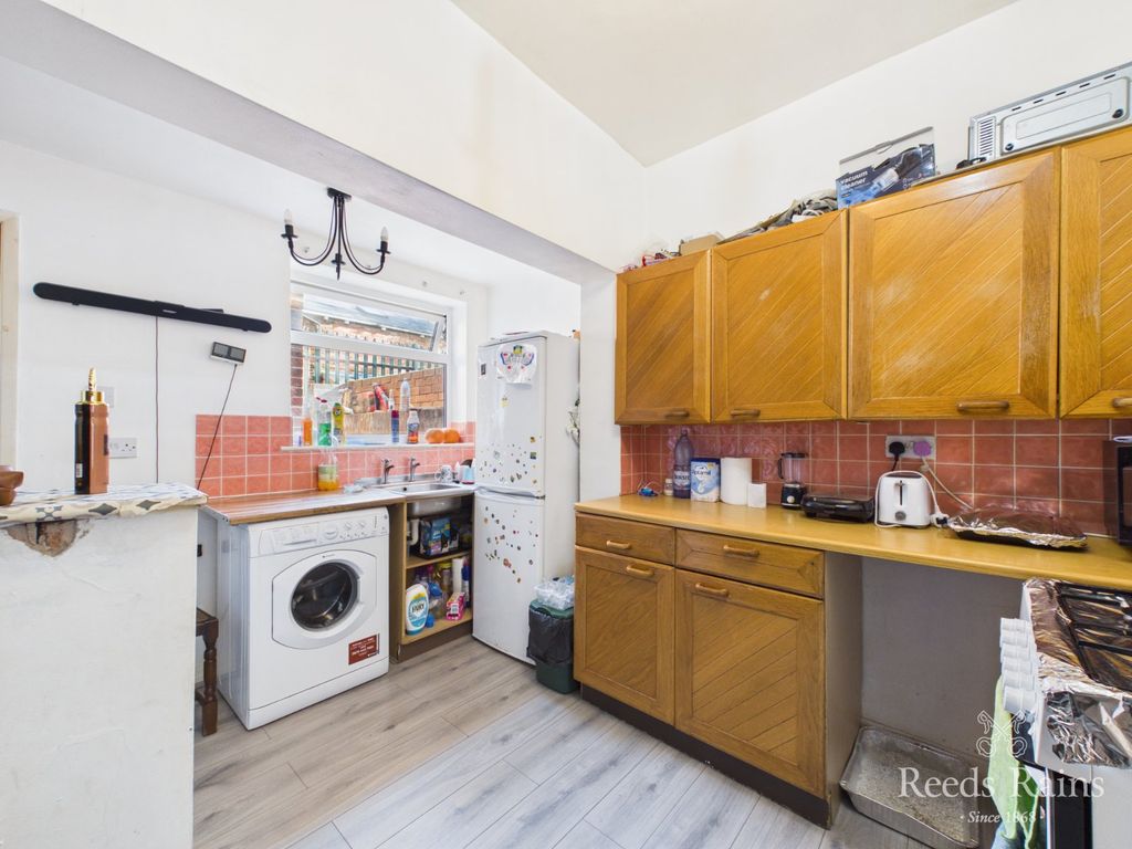 Property photo 3 of 10 Breakfast Kitchen