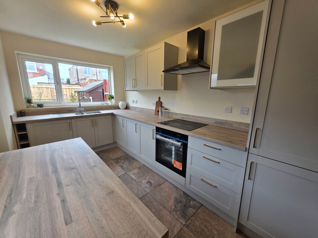 Property photo 1 of 12 Kitchen