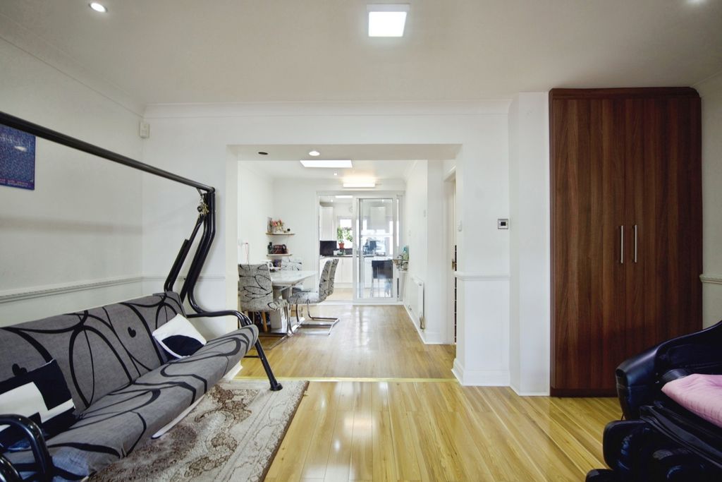 Property photo 3 of 18 Pbox-Img.Jpg