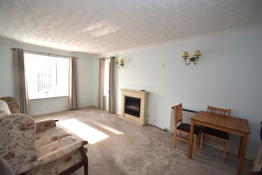 Property photo 2 of 8 Lounge/Diner