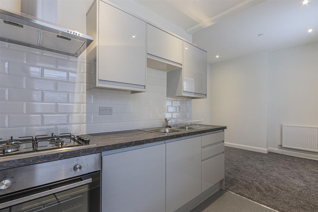 Property photo 2 of 13 Clive Road 15 Fff-2.Jpg