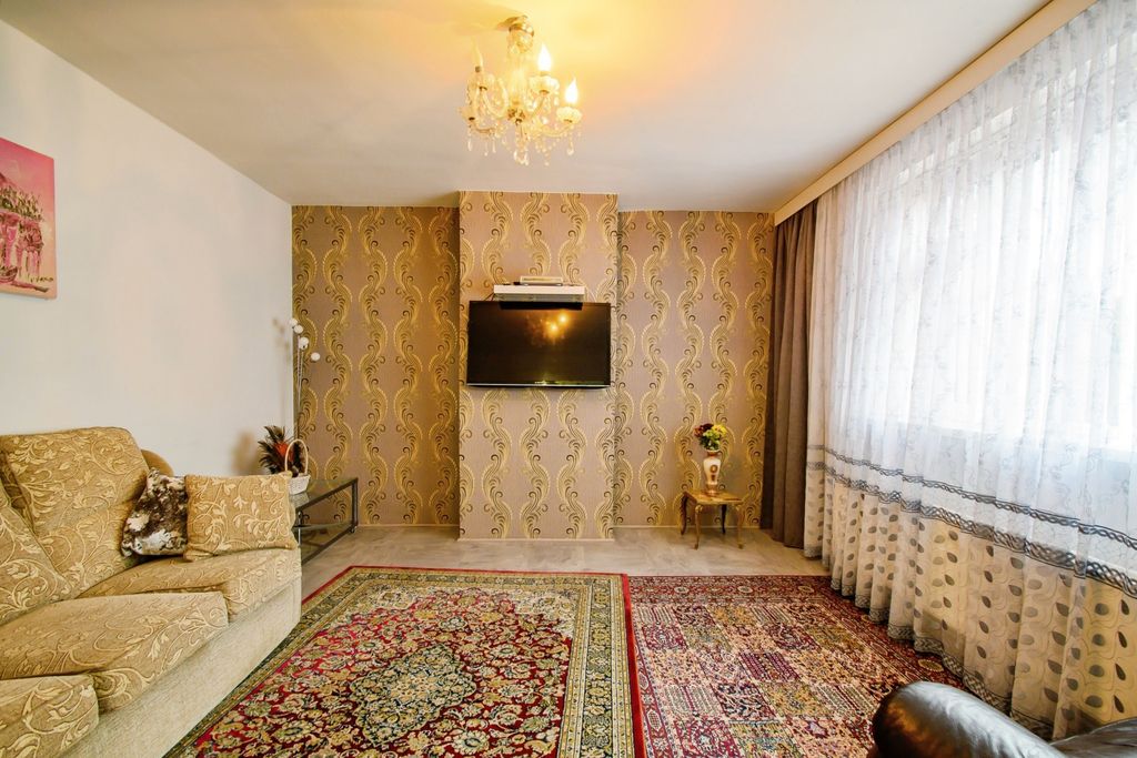 Property photo 2 of 15 Living Room