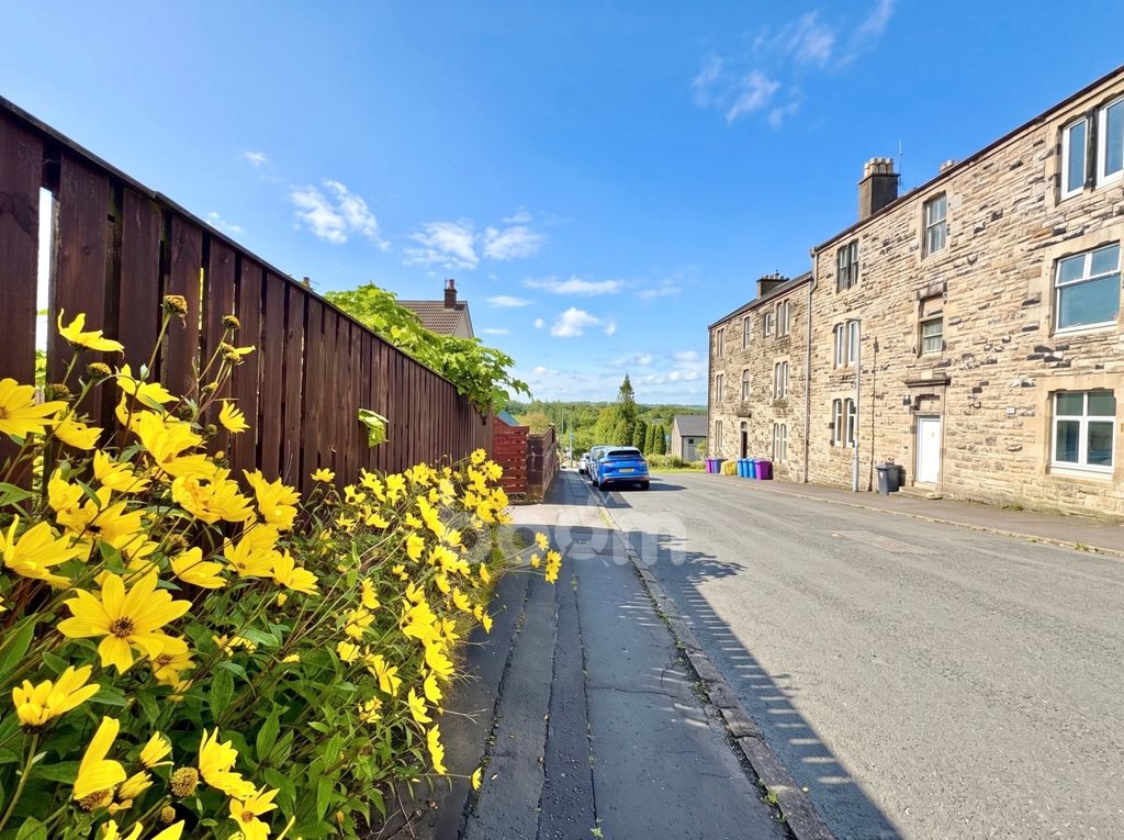 Property photo 1 of 24 Avils Hill, Kilbirnie External