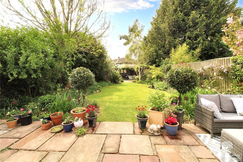 Property photo 2 of 19 South Facing Garden