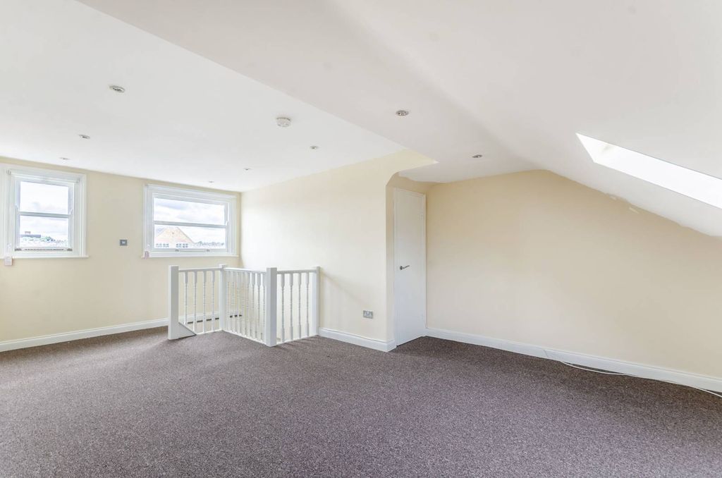 Property photo 3 of 6