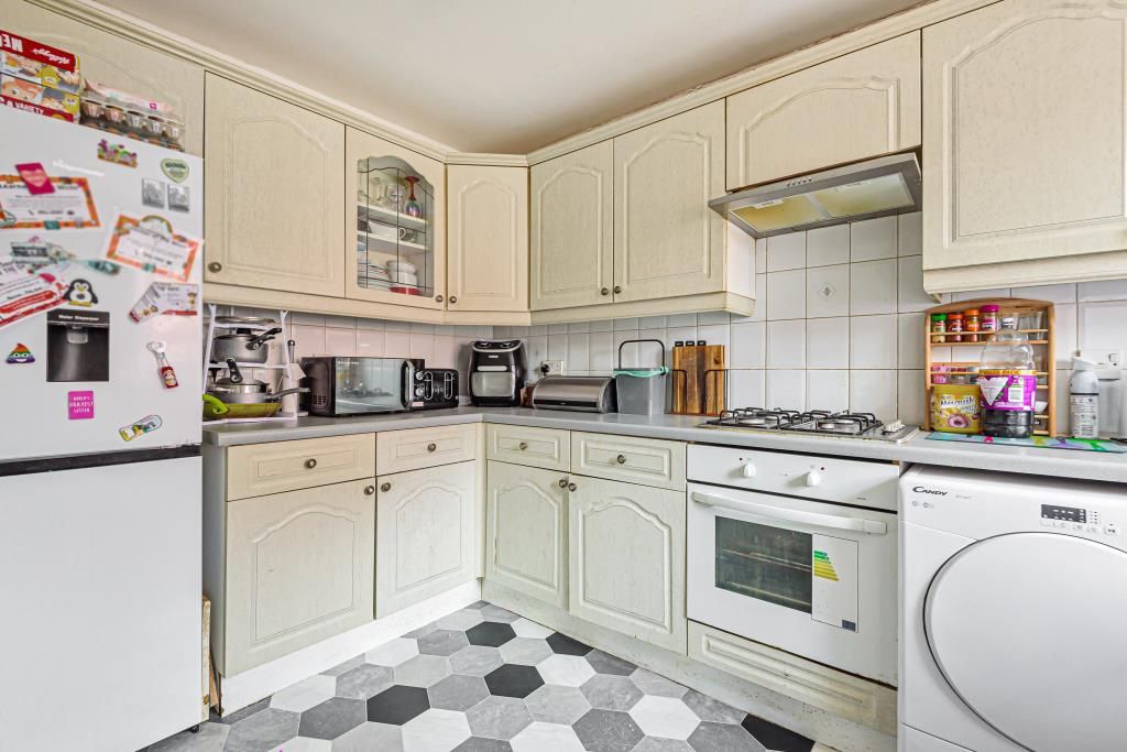 Property photo 3 of 9 Kitchen