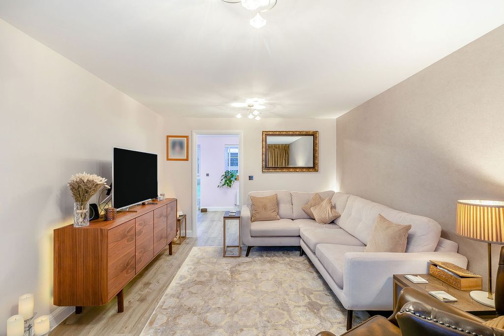 Property photo 3 of 18