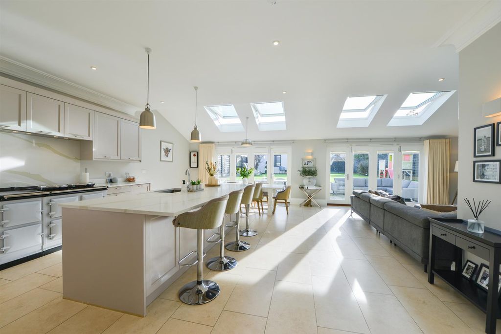 Property photo 3 of 43 Marine Parade34.Jpg