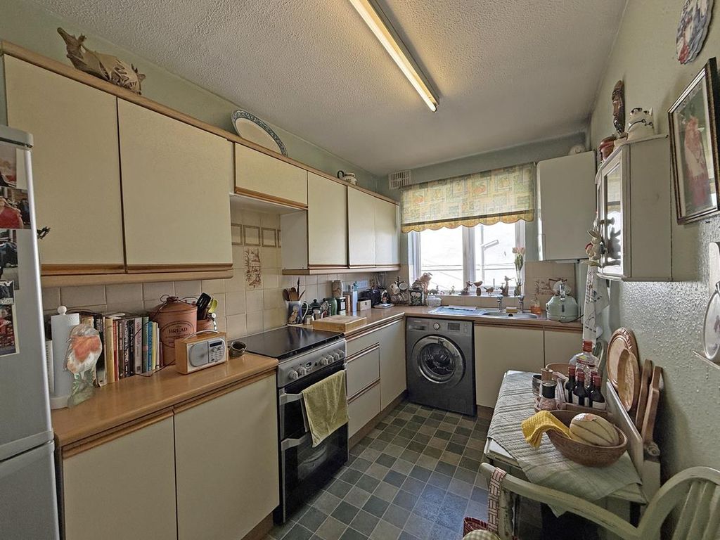 Property photo 3 of 7 Woodland Terrace 10 Flat 3 - Kitchen.Jpg