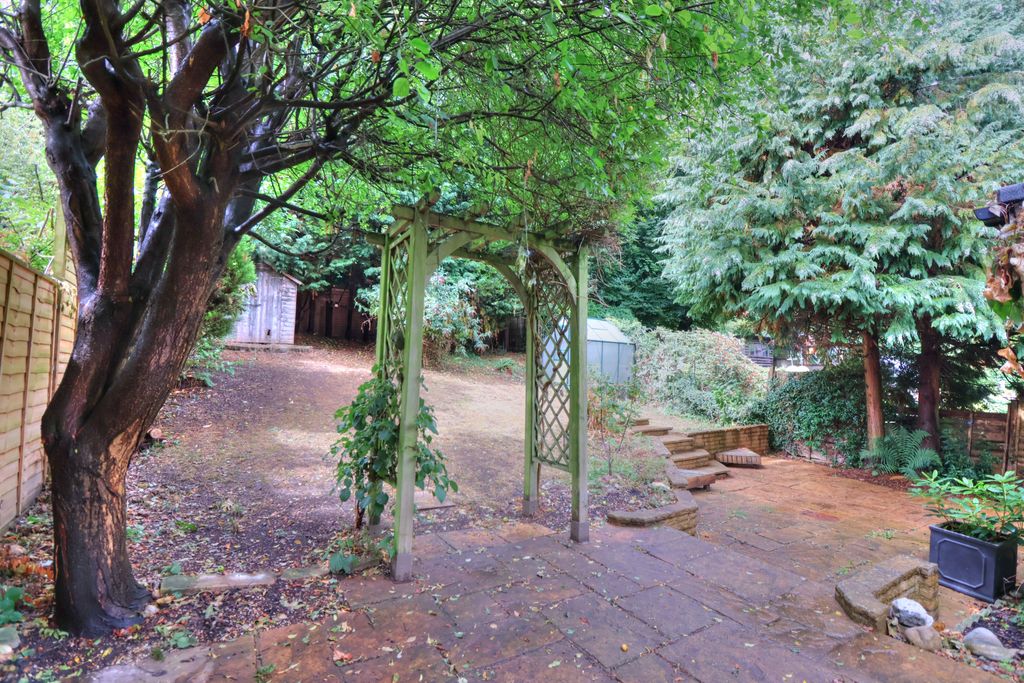 Property photo 3 of 11 Garden