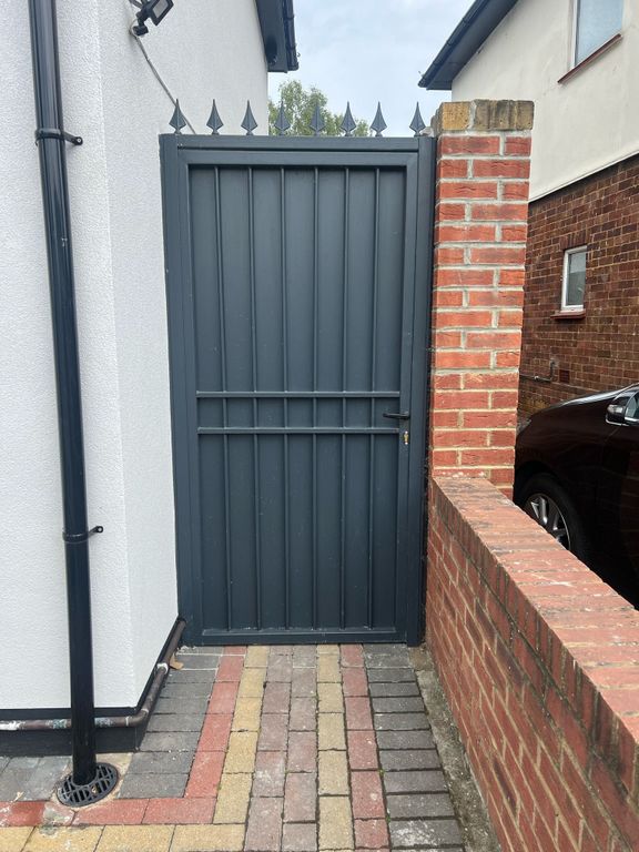 Property photo 1 of 10 Photo 3