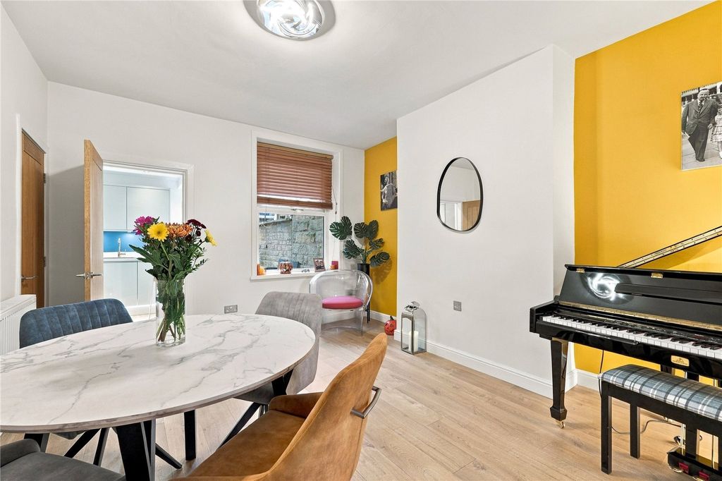 Property photo 3 of 30 Dining