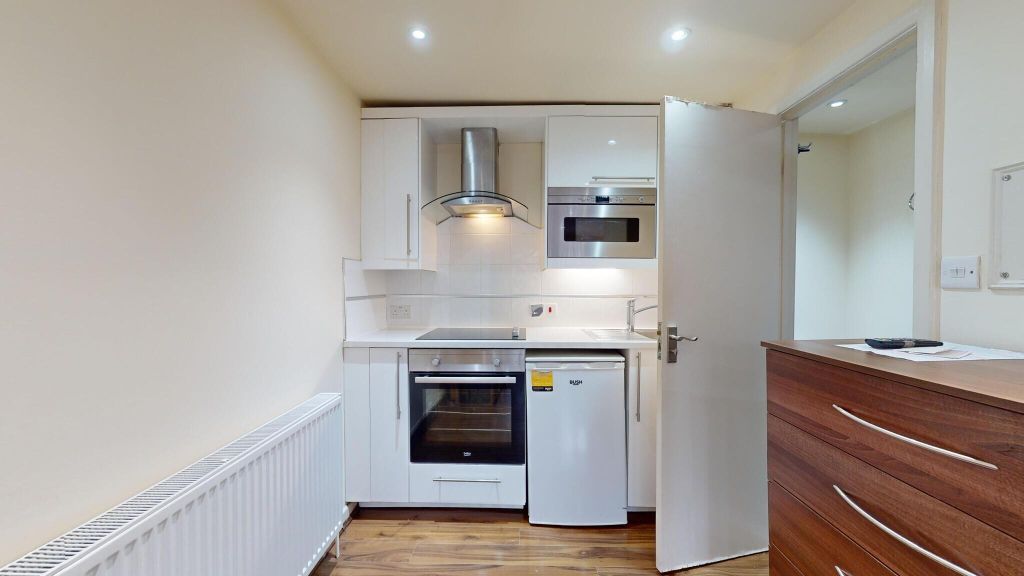 Property photo 2 of 7 Kitchen